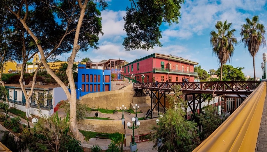 Where to stay in Lima? Barranco vs. Miraflores: a view of the Bridge of Sighs