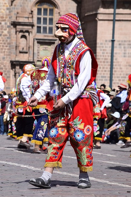 Dancer at La Candelaria, the best thing to do in Puno