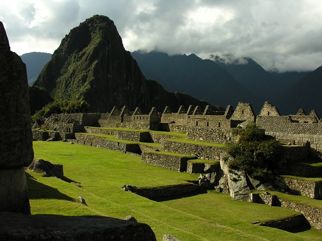 Machu Picchu, the top landmark of this Cusco bucket list.