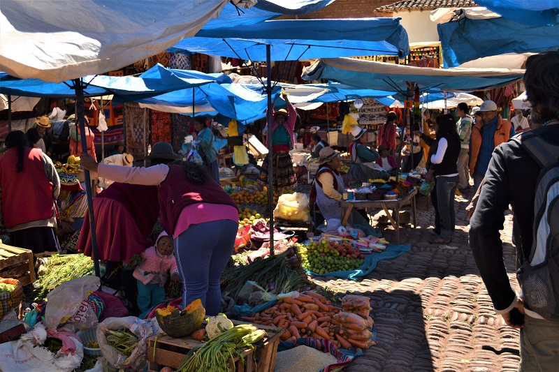 Food and handicraft stalls at the Pisac Market, Peru