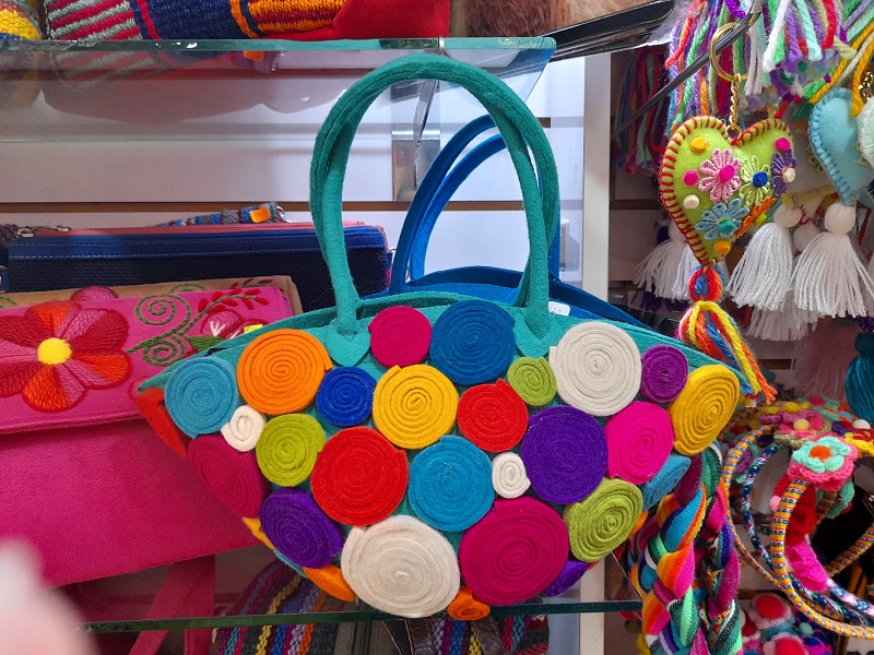 Colorful tote bags made in felt, a great gift from Peru